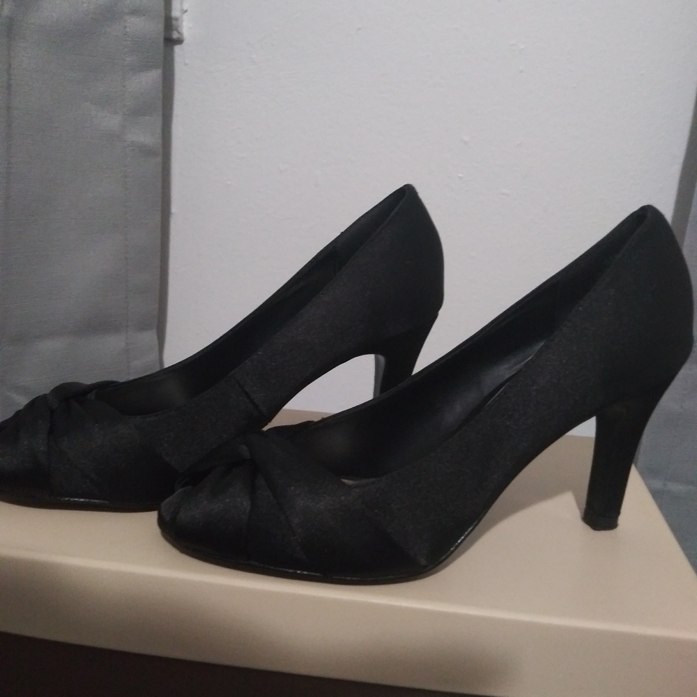 DECREE PEEP TOE HEELS